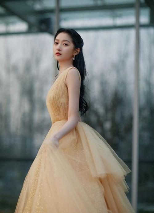 娱乐圈吃瓜爆料关晓彤,娱乐圈的甜蜜瓜果,揭秘她的星途历程